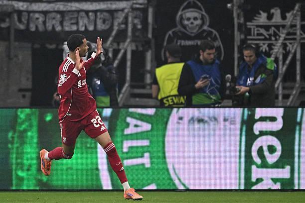 的指责, 满意并愿意